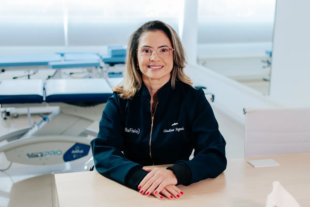Retrato de fisioterapeuta em clínica em Londrina