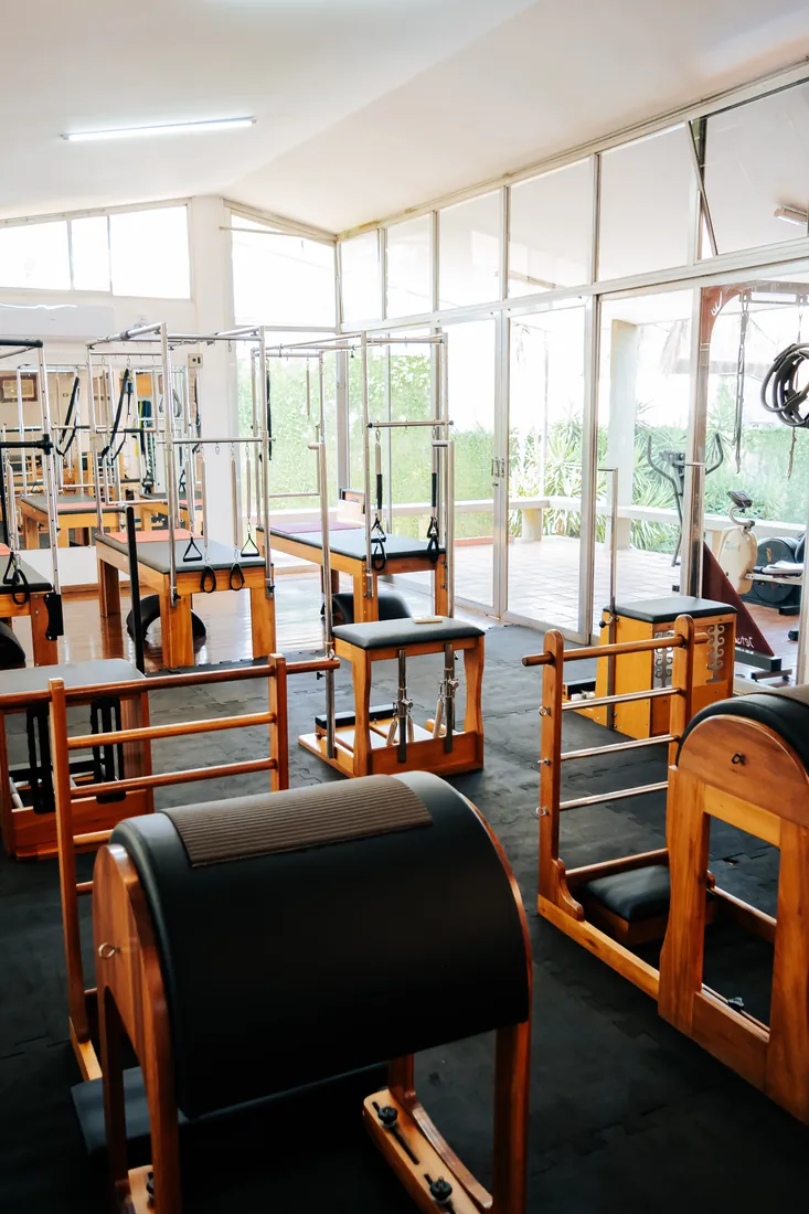 Interior de estúdio de pilates fotografado para empresa em Londrina
