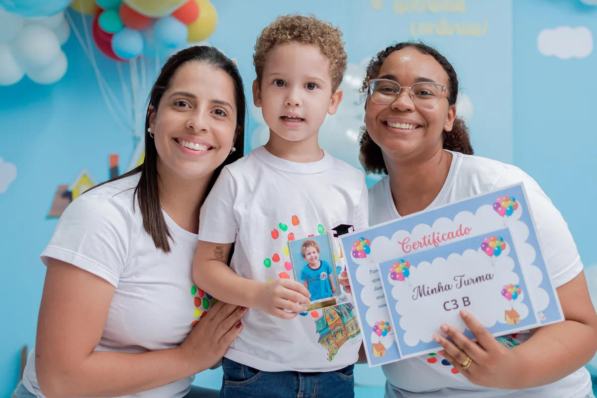 Formatura infantil com a professora e a mãe em Londrina